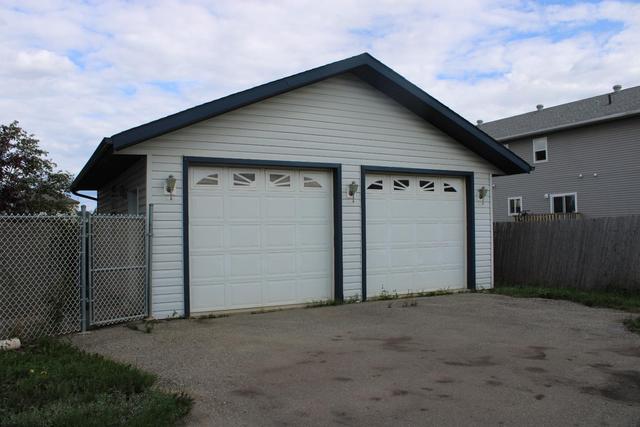 9205 94 Avenue, House detached with 5 bedrooms, 2 bathrooms and 4 parking in Grande Prairie AB | Image 3