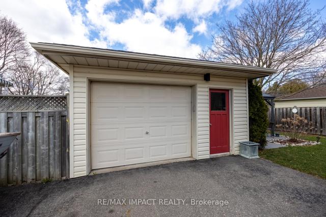 72 Grassmere Crt, House detached with 3 bedrooms, 2 bathrooms and 5 parking in Oshawa ON | Image 34