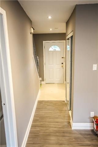 113 - 45 Hansen Rd N, Townhouse with 3 bedrooms, 2 bathrooms and 1 parking in Brampton ON | Image 3