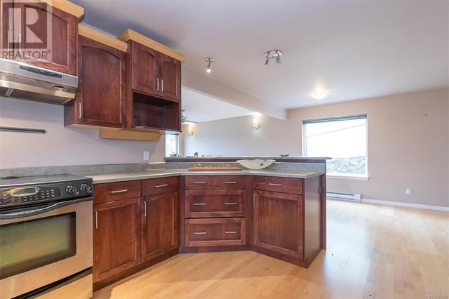 984 Cloverdale Ave, House detached with 4 bedrooms, 3 bathrooms and 3 parking in Saanich BC | Image 23
