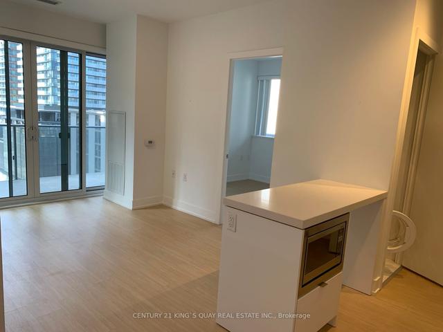 1105 - 7 Grenville St, Condo with 2 bedrooms, 2 bathrooms and 0 parking in Toronto ON | Image 9