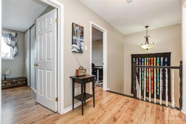 1816 Hialeah Drive, Townhouse with 3 bedrooms, 2 bathrooms and 3 parking in Ottawa ON | Image 25