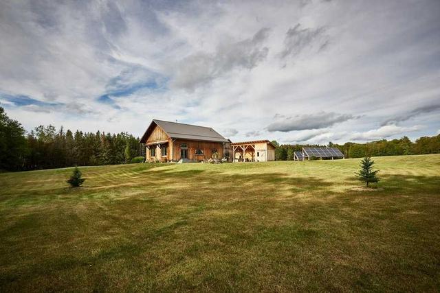 896 Telecom Rd, House detached with 3 bedrooms, 3 bathrooms and 27 parking in Kawartha Lakes ON | Image 38