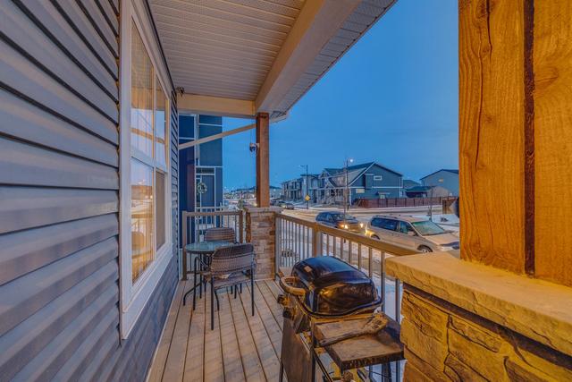 252 Chinook Gate Park Sw, Home with 2 bedrooms, 2 bathrooms and 2 parking in Calgary AB | Image 1