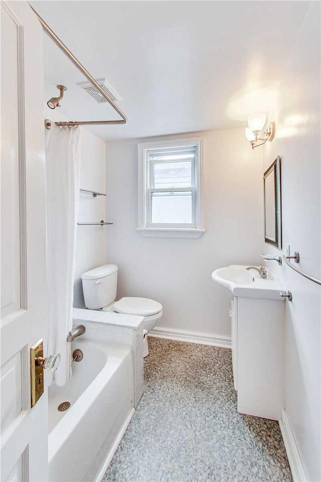 145 Springdale Blvd, House semidetached with 3 bedrooms, 2 bathrooms and 1 parking in Toronto ON | Image 6