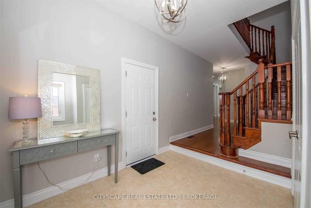 28 Red Ash Crt, House detached with 5 bedrooms, 5 bathrooms and 6 parking in Brampton ON | Image 2