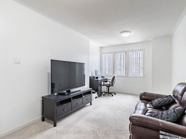 50 Honeyview Tr, House attached with 3 bedrooms, 4 bathrooms and 3 parking in Brampton ON | Image 11