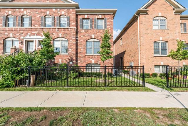 25 - 31 Battalion Rd, Townhouse with 2 bedrooms, 3 bathrooms and 1 parking in Brampton ON | Image 1