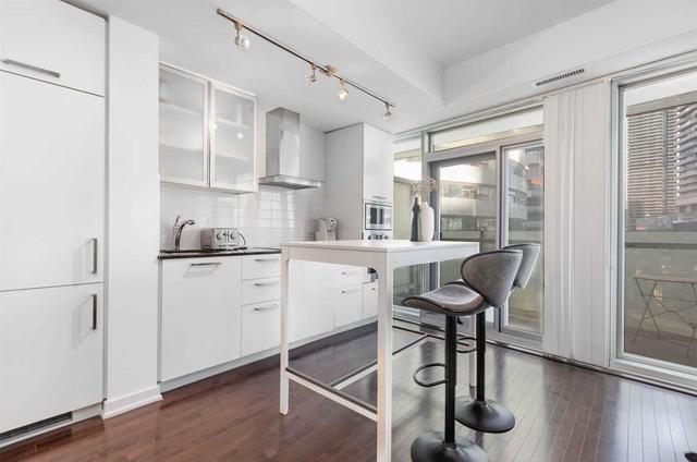 411 - 12 York St, Condo with 1 bedrooms, 1 bathrooms and 0 parking in Toronto ON | Image 21