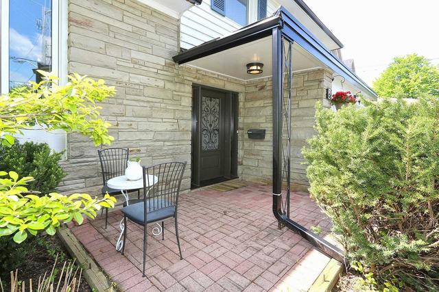 8 Knollview Cres, House detached with 3 bedrooms, 3 bathrooms and 8 parking in Toronto ON | Image 12