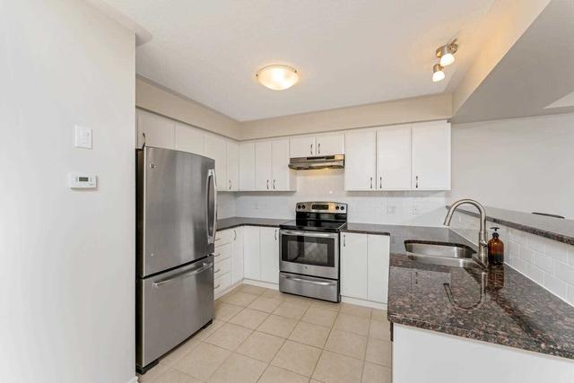 19 - 19 Summerfield Dr, Townhouse with 3 bedrooms, 3 bathrooms and 2 parking in Guelph ON | Image 6