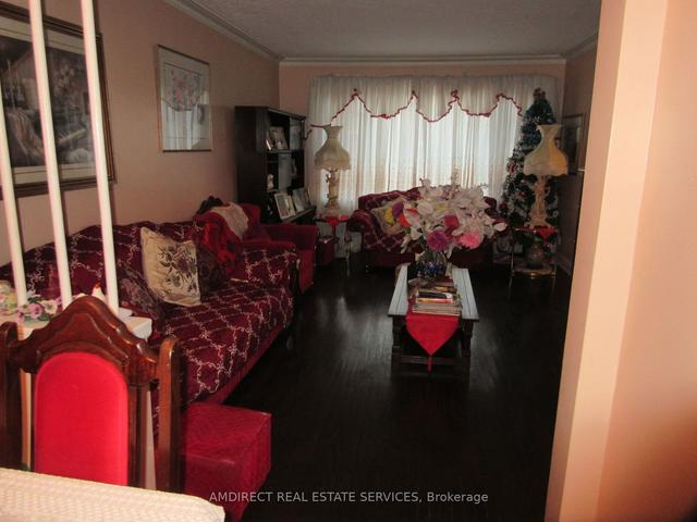 24 Fern Ave, House detached with 3 bedrooms, 2 bathrooms and 2 parking in Toronto ON | Image 5