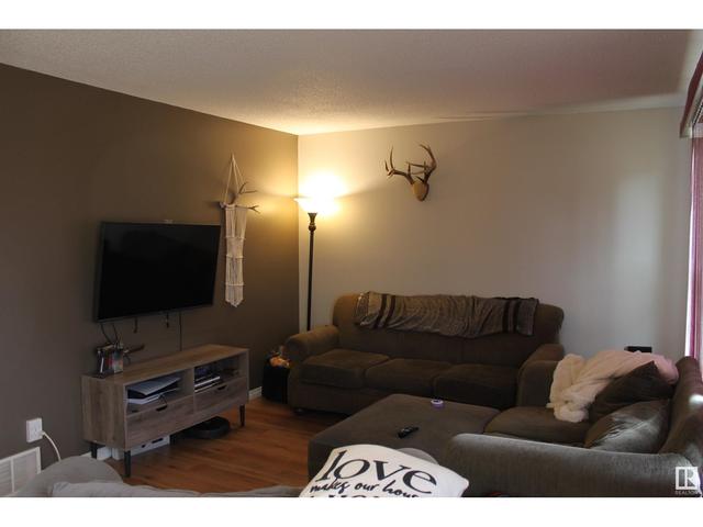 5018 52 Ave, House detached with 3 bedrooms, 1 bathrooms and null parking in Mundare AB | Image 3