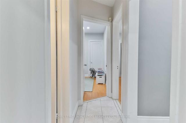 109 Bowie Ave, House detached with 2 bedrooms, 2 bathrooms and 1 parking in Toronto ON | Image 3