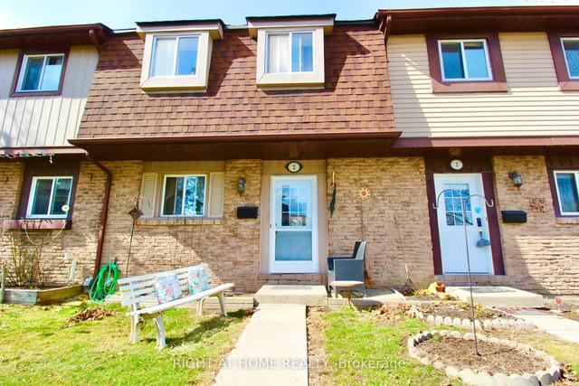 2 - 93 Hansen Rd N, Townhouse with 3 bedrooms, 2 bathrooms and 1 parking in Brampton ON | Image 1