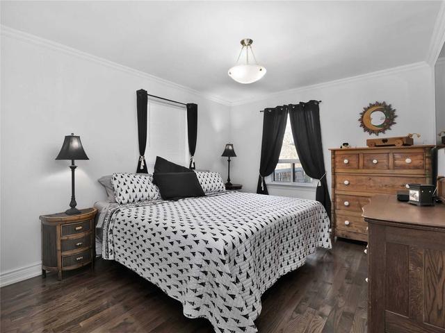 147 Victoria St, House detached with 2 bedrooms, 2 bathrooms and 7 parking in Caledon ON | Image 2