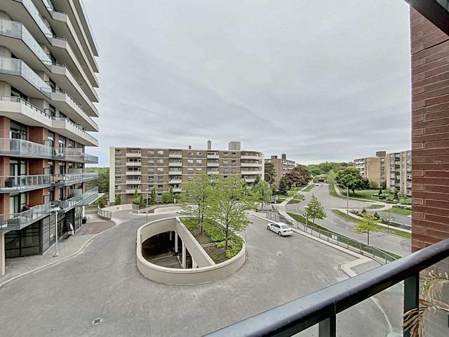402 - 25 Fontenay Crt, Condo with 2 bedrooms, 2 bathrooms and 1 parking in Toronto ON | Image 8