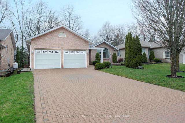 14 Hillview Dr, House detached with 2 bedrooms, 3 bathrooms and 6 parking in Kawartha Lakes ON | Image 12