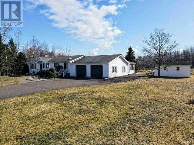 241 Cormier Village Rd, House detached with 3 bedrooms, 2 bathrooms and null parking in Beaubassin East NB | Image 2