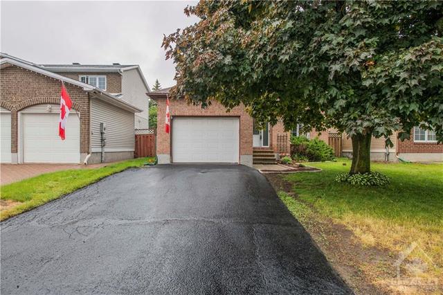 525 Rougemount Crescent, House detached with 3 bedrooms, 3 bathrooms and 5 parking in Ottawa ON | Image 2