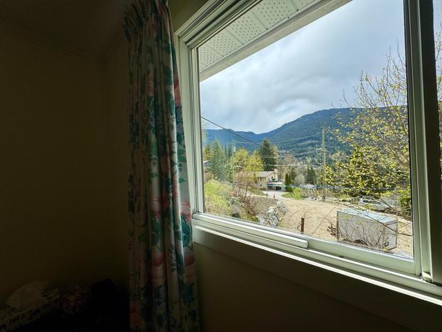 2124 Stanley Street, House detached with 3 bedrooms, 1 bathrooms and 3 parking in Nelson BC | Image 37