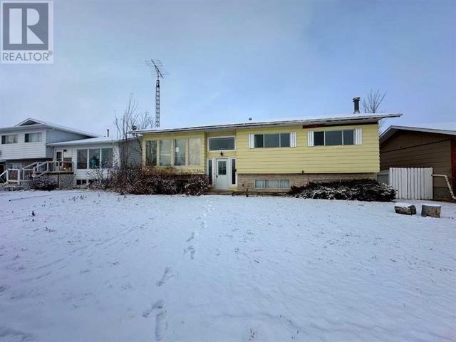 6404 42 Avenue, House detached with 4 bedrooms, 2 bathrooms and 2 parking in Stettler AB | Image 1