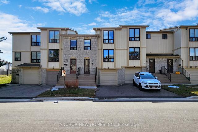 77 Guildford Cres, Townhouse with 3 bedrooms, 2 bathrooms and 2 parking in Brampton ON | Image 12