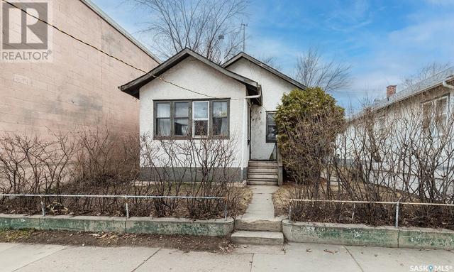 500 Duchess Street, House detached with 2 bedrooms, 1 bathrooms and null parking in Saskatoon SK | Image 2