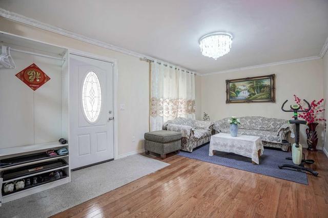 17 Tedder St, House detached with 4 bedrooms, 5 bathrooms and 4 parking in Toronto ON | Image 2