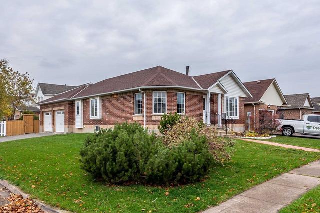 99 Westland St, House detached with 3 bedrooms, 2 bathrooms and 4 parking in St. Catharines ON | Image 1