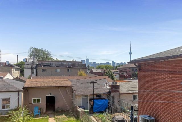 151 Bellwoods Ave, House semidetached with 3 bedrooms, 3 bathrooms and 2 parking in Toronto ON | Image 33
