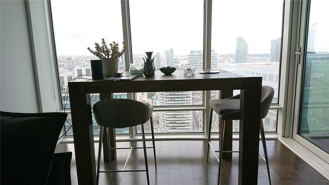 3509 - 8 The Esplanade Ave, Condo with 1 bedrooms, 1 bathrooms and 0 parking in Toronto ON | Image 3
