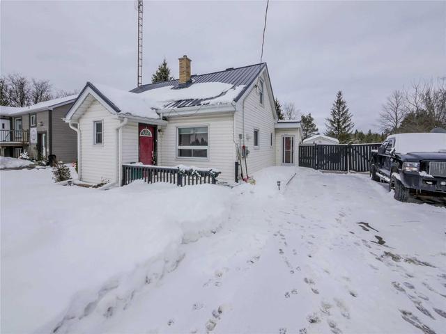 4876 90 County Rd, House detached with 3 bedrooms, 1 bathrooms and 6 parking in Springwater ON | Image 1