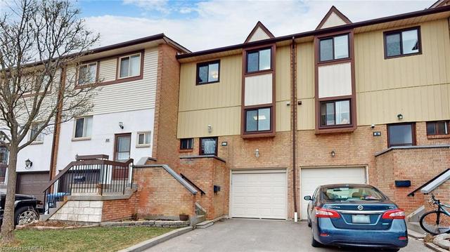 87 Baronwood Court, House attached with 3 bedrooms, 1 bathrooms and 3 parking in Brampton ON | Image 2