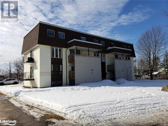 201 - 355 Bethune Drive S, Condo with 3 bedrooms, 1 bathrooms and 1 parking in Gravenhurst ON | Image 3