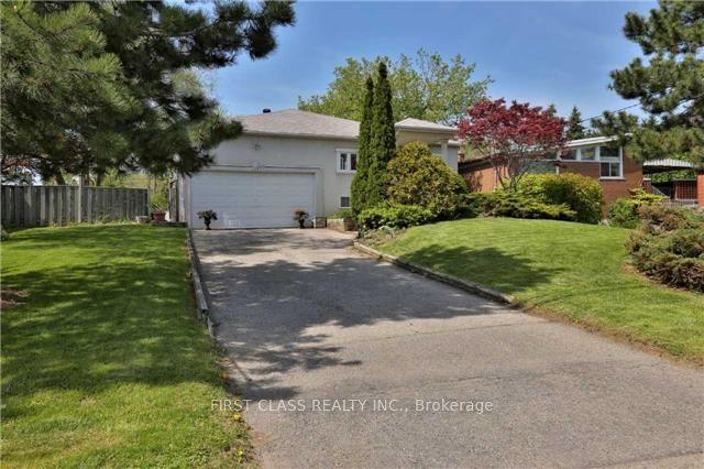 180 Cocksfield Ave, House detached with 3 bedrooms, 2 bathrooms and 8 parking in Toronto ON | Image 12