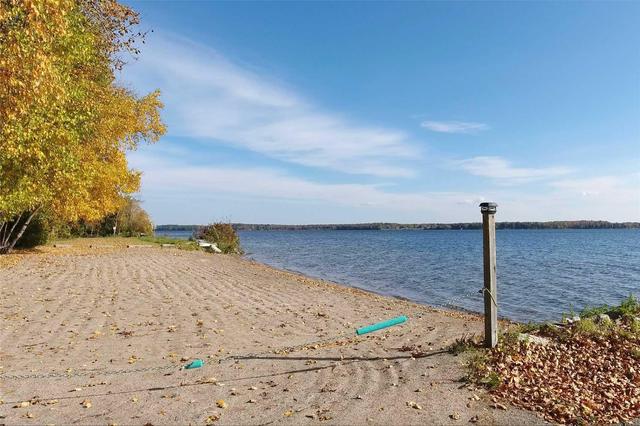 320 Sail Vista Dr, House detached with 2 bedrooms, 1 bathrooms and 6 parking in Kawartha Lakes ON | Image 14