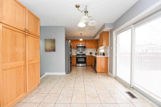 3 Milkweed Cres, House detached with 4 bedrooms, 4 bathrooms and 4 parking in Brampton ON | Image 32