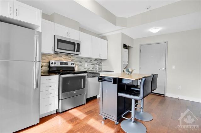 307 - 315 Terravita Private, Condo with 2 bedrooms, 1 bathrooms and 1 parking in Ottawa ON | Image 2