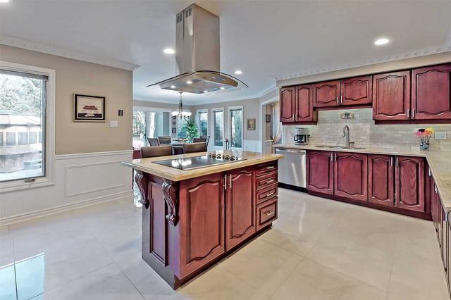 95 Glenarden Cres, House detached with 4 bedrooms, 7 bathrooms and 8 parking in Richmond Hill ON | Image 3