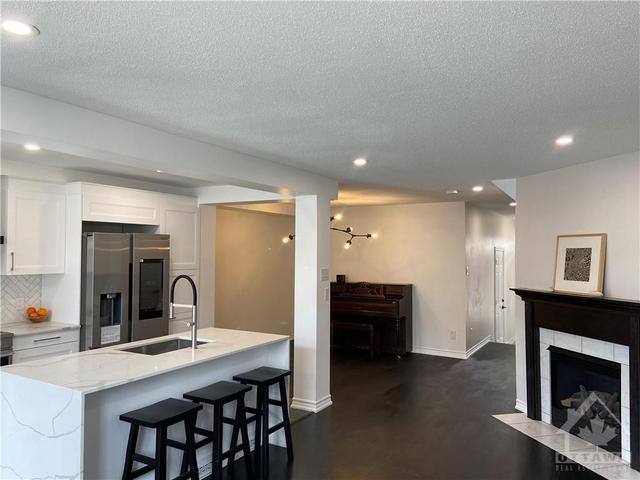 16 Santa Cruz Private, Townhouse with 4 bedrooms, 3 bathrooms and 2 parking in Ottawa ON | Image 9