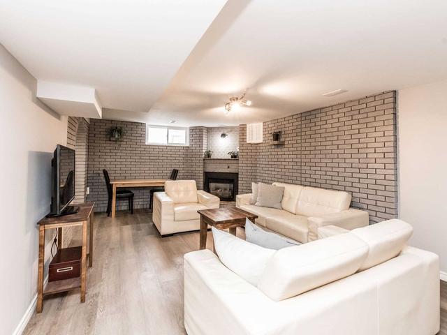 3646 Molly Ave, House semidetached with 3 bedrooms, 2 bathrooms and 4 parking in Mississauga ON | Image 25