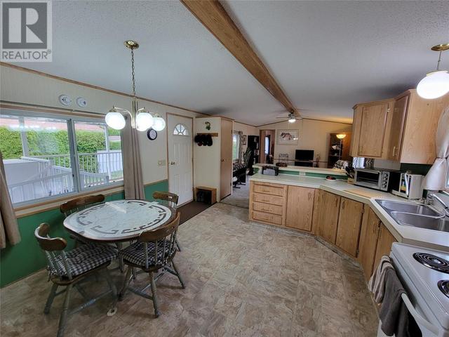 715 10th Avenue, House detached with 2 bedrooms, 2 bathrooms and null parking in Keremeos BC | Image 10