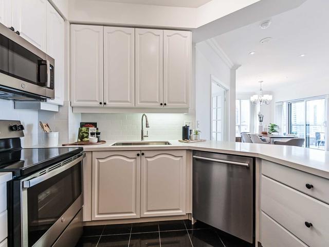 lph4 - 909 Bay St, Condo with 3 bedrooms, 3 bathrooms and 1 parking in Toronto ON | Image 3