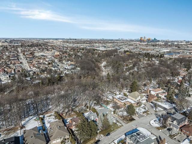 50 North Park Dr, House detached with 2 bedrooms, 1 bathrooms and 4 parking in Toronto ON | Image 34
