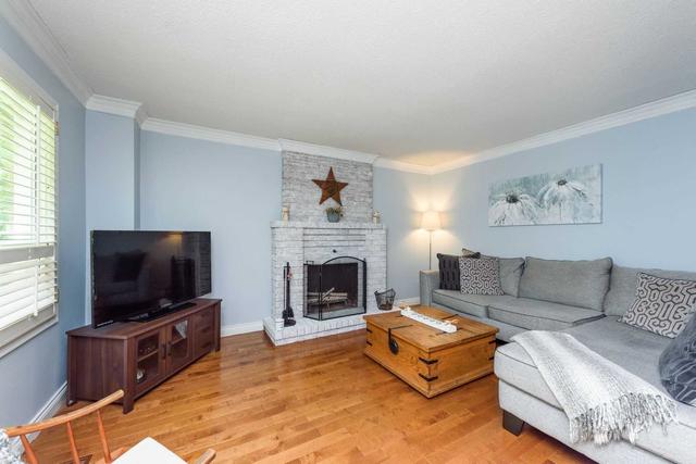 156 Summerfield Dr, House detached with 4 bedrooms, 3 bathrooms and 6 parking in Oakville ON | Image 3
