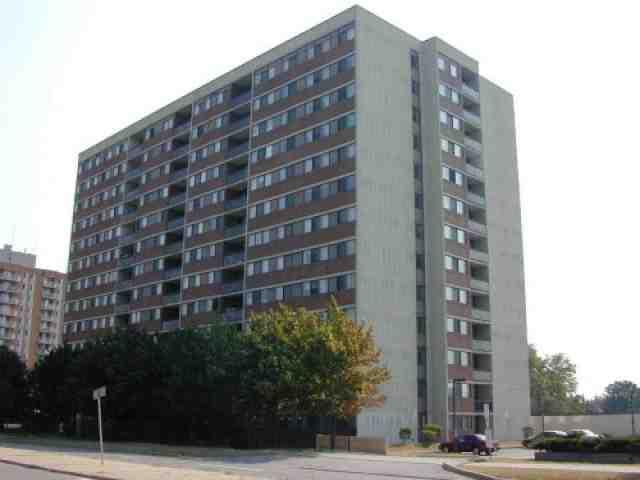 802 - 10 Tapscott Rd, Condo with 1 bedrooms, 1 bathrooms and 1 parking in Toronto ON | Image 1