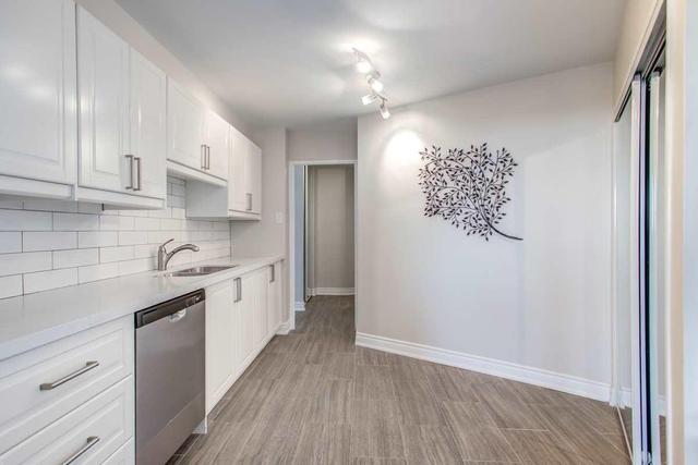 701 - 150 Neptune Dr, Condo with 3 bedrooms, 2 bathrooms and 1 parking in Toronto ON | Image 7