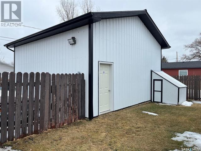 425 Young Street, House detached with 3 bedrooms, 1 bathrooms and null parking in Bienfait SK | Image 13