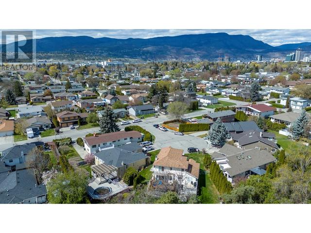 2383 Ayrshire Court, House detached with 3 bedrooms, 3 bathrooms and 2 parking in Kelowna BC | Image 44